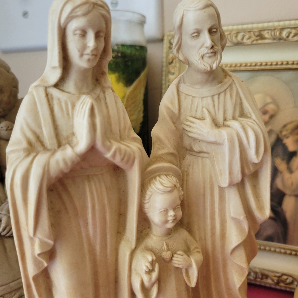 Holy Family Religious Figurine ~ Vintage ~ Jesus Mary Joseph ~ Christmas ~ Resin - Picture 3 of 16